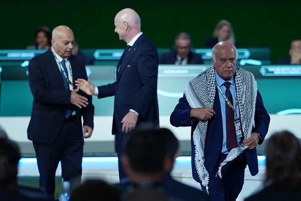 Fifa Kongresinde Tarihi Rest! Tokalaşmayı reddetti